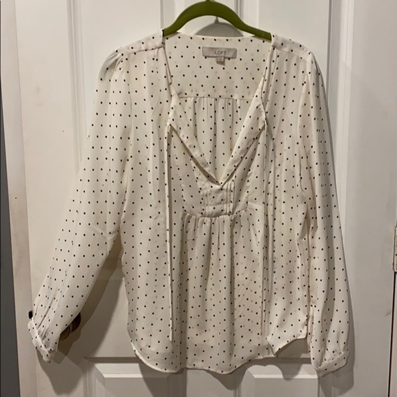 Ann Taylor LOFT Polkadot flowy blouse EUC - Picture 2 of 10